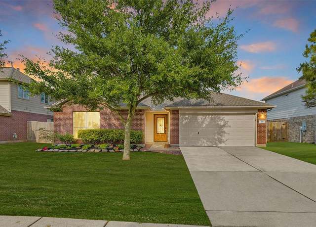 Property at 201 Cedar Lake Dr, League City, TX 77573, 4 beds, 2 baths