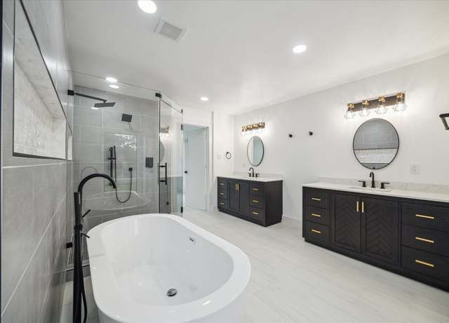 Property at 10715 Braes Bayou Dr, Houston, TX 77071, 4 beds, 3.5 baths
