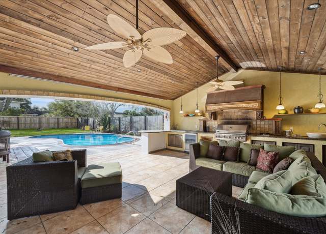 Property at 18618 Point Lookout Dr, Nassau Bay, TX 77058, 3 beds, 2.5 baths