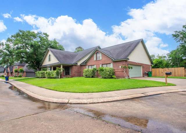 Property at 9 Cay Ct, Angleton, TX 77515, 3 beds, 2 baths