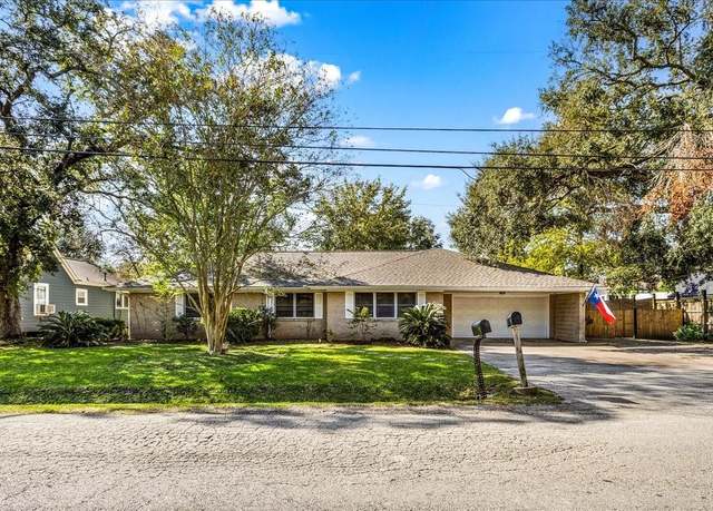 Property at 211 S Iowa Ave, League City, TX 77573, 3 beds, 3 baths