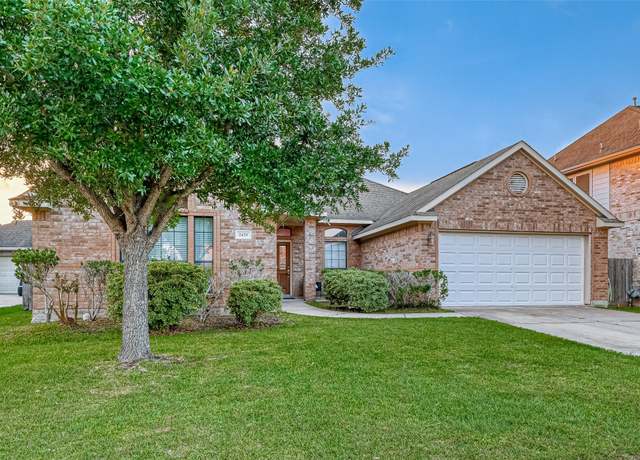 Property at 2439 Kilgarney Keep St, Dickinson, TX 77539, 4 beds, 2 baths