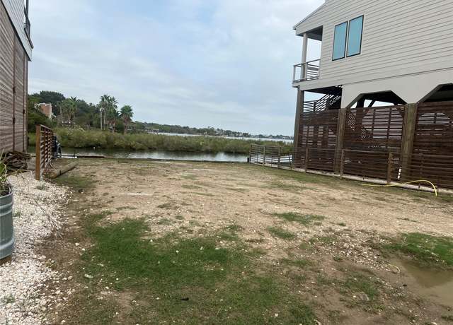 Property at 15 Cmdr Runco Ln, Seabrook, TX 77586