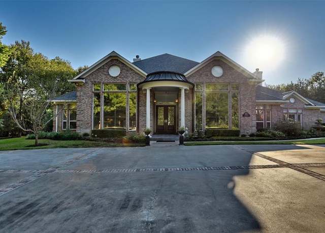 Property at 851 Elm Dr, Brenham, TX 77833, 4 beds, 4.5 baths