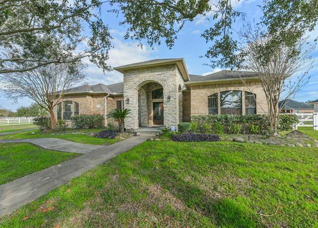 Property at 4001 Quail Run Dr, Pearland, TX 77584, 3 beds, 3 baths
