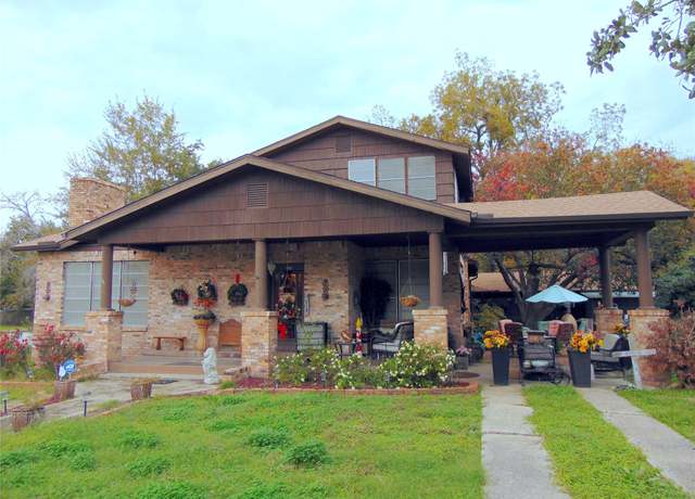 Property at 100 W Caroline St, Trinity, TX 75862, 3 beds, 3 baths