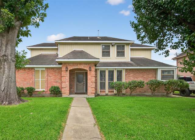 Property at 6906 La Granada Dr, Houston, TX 77083, 4 beds, 2.5 baths