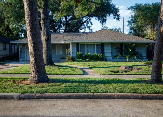 Property at 4804 Glenmont St, Bellaire, TX 77401, 3 beds, 1 bath