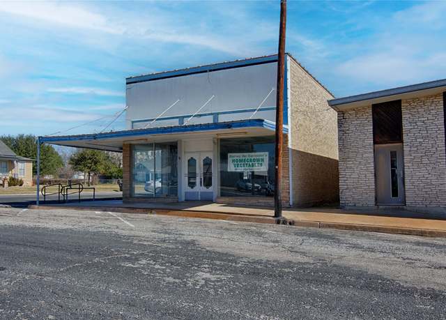 Property at 702 Upton Ave, Schulenburg, TX 78956, 1 bath