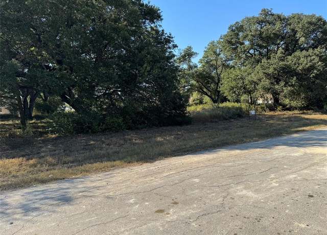 Property at 500 21st St, Hempstead, TX 77445