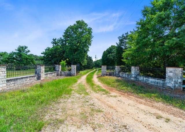 Property at 1019 Deerfield Ct, Weimar, TX 78962, 1 bed, 2 baths