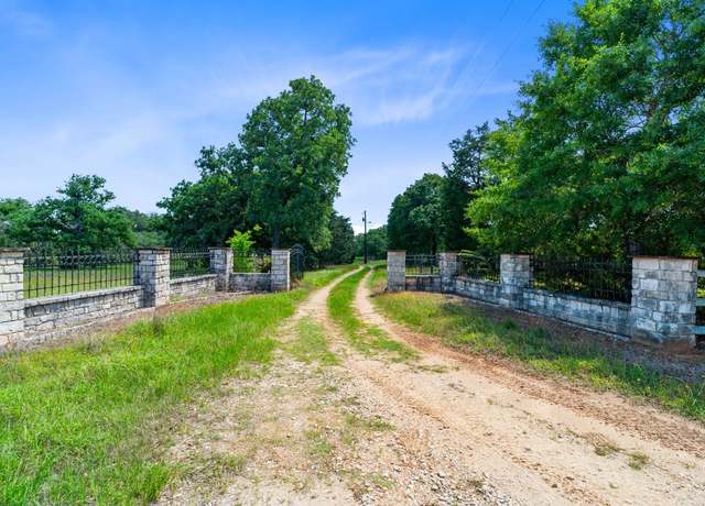 Property at 1019 Deerfield Ct, Weimar, TX 78962, 1 bed, 2 baths