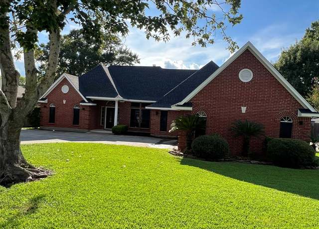 Property at 5246 N Lakeshore Dr, Willis, TX 77318, 3 beds, 2.5 baths