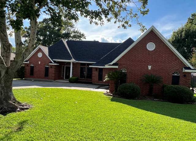 Property at 5246 N Lakeshore Dr, Willis, TX 77318, 3 beds, 2.5 baths