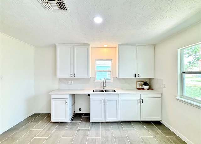 Property at 1806 Lillian, Pasadena, TX 77502, 4 beds, 2 baths