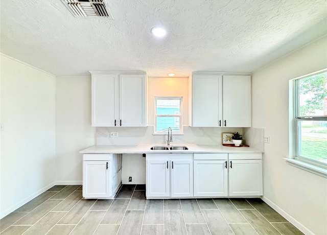 Property at 1806 Lillian, Pasadena, TX 77502, 4 beds, 2 baths