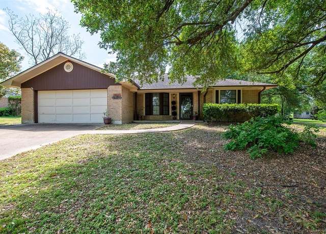 Property at 303 Heath Ave, Madisonville, TX 77864, 3 beds, 2 baths