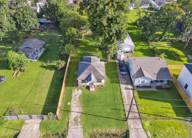 Property at 4014 King St, Houston, TX 77026, 2 beds, 1 bath