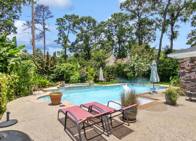 Property at 355 Cumberland Trl, Conroe, TX 77302, 5 beds, 3 baths