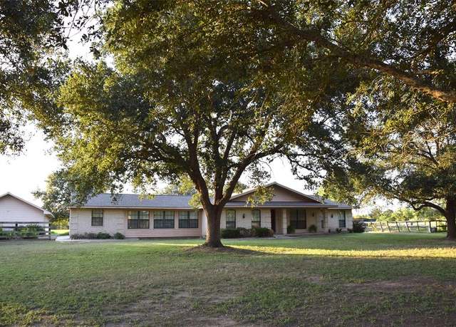 Property at 804 Gilbert Rd, Edna, TX 77957, 3 beds, 2.5 baths