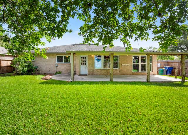 Property at 16738 Forest Bend Ave, Friendswood, TX 77546, 4 beds, 2 baths