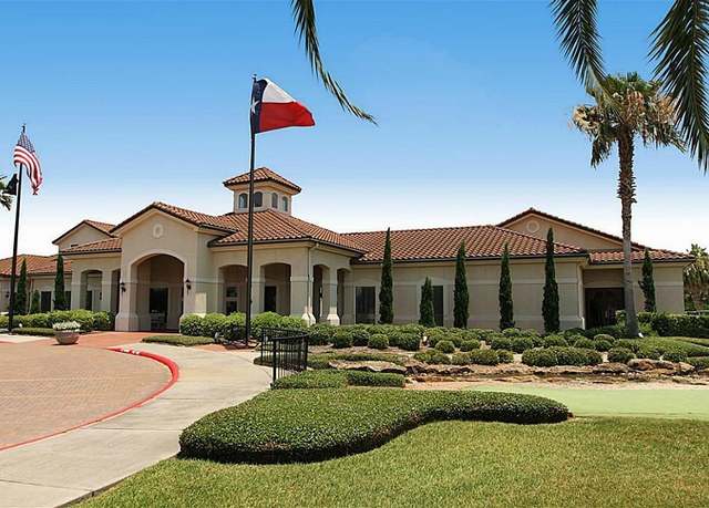 Property at 1506 N Primavera Dr, Pearland, TX 77581, 3 beds, 3.5 baths