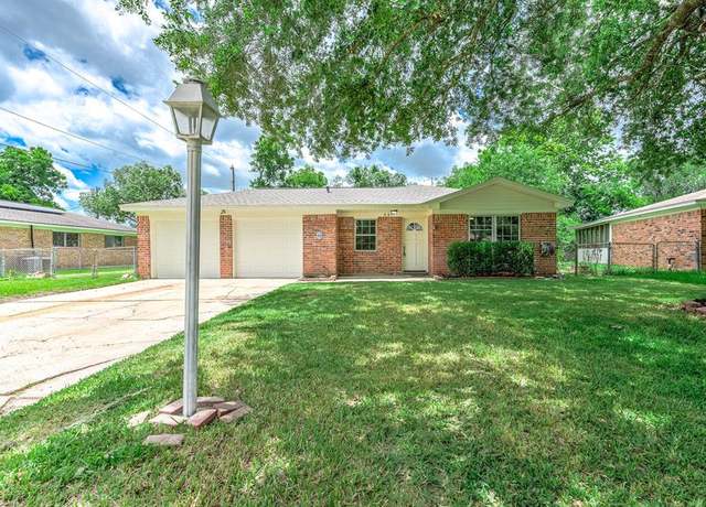 Property at 637 Circle Way, Alvin, TX 77511, 3 beds, 1.5 baths