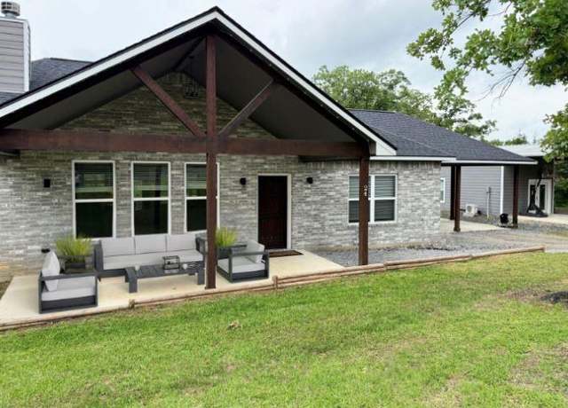 Property at 24 Hickory Ridge Dr, Hilltop Lakes, TX 77871, 3 beds, 2 baths