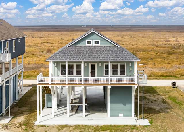 Property at 2425 Audubon Ave, Gilchrist, TX 77617, 3 beds, 2.5 baths