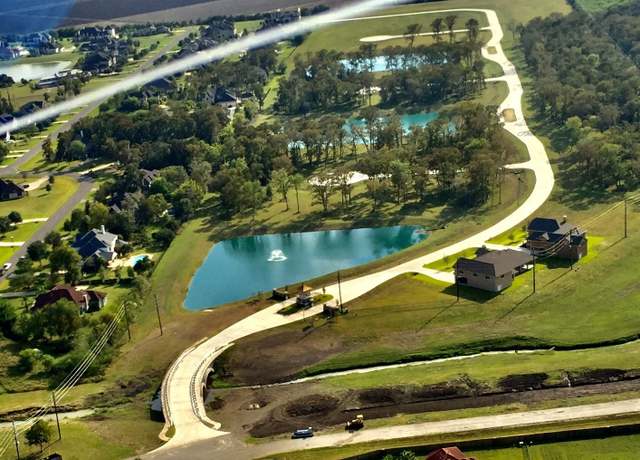 Property at 810 Royal Lakes Manor Blvd, Richmond, TX 77469