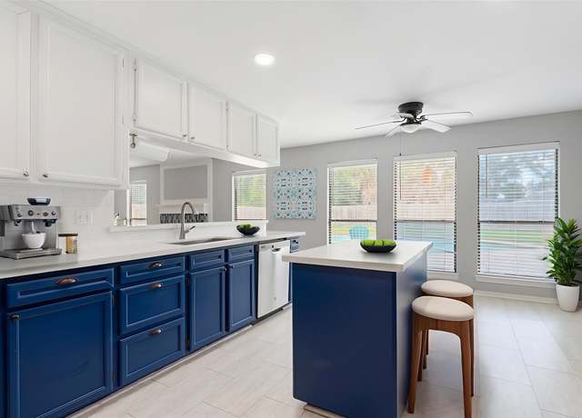 Property at 1402 Osborne Dr, Friendswood, TX 77546, 5 beds, 2.5 baths