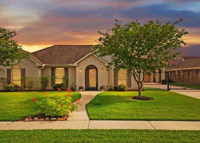 Property at 6830 Davy Crockett Dr, Manvel, TX 77578, 3 beds, 2 baths