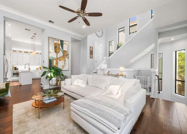 Property at 843 W 19th St, Houston, TX 77008, 3 beds, 3.5 baths