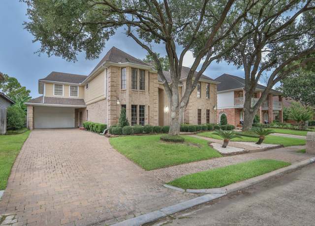 Property at 11926 Carriage Hill Dr, Houston, TX 77077, 4 beds, 4 baths