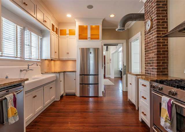 Property at 801 13th St, Galveston, TX 77550, 3 beds, 2.5 baths