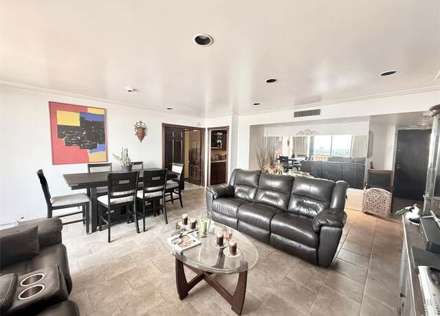 Property at 2016 Main St #1704, Houston, TX 77002, 3 beds, 2.5 baths