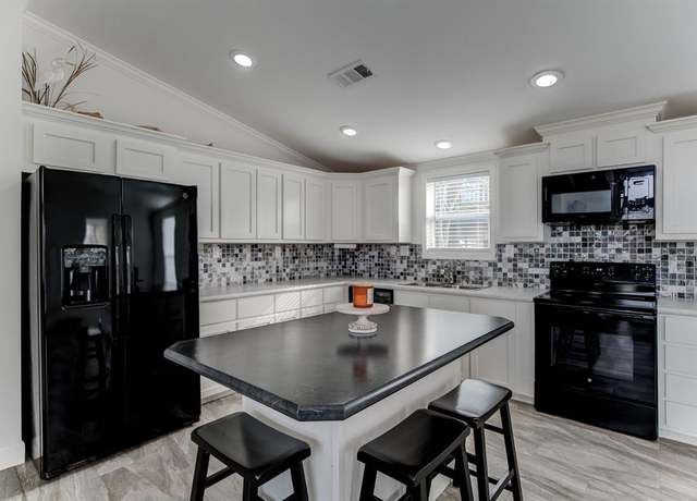 Property at 518 4th St, Dickinson, TX 77539, 2 beds, 2 baths