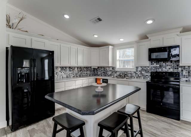 Property at 518 4th St, Dickinson, TX 77539, 2 beds, 2 baths