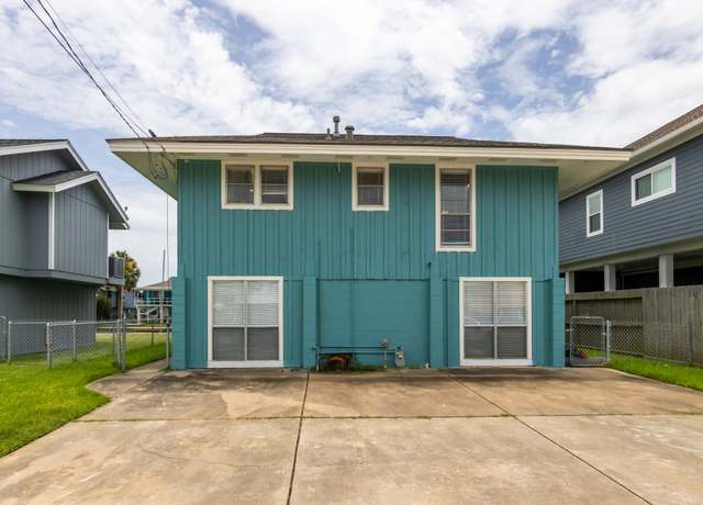 Property at 34 Dolphin St, Hitchcock, TX 77563, 3 beds, 2 baths