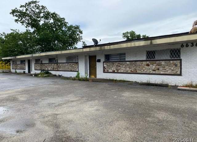 Property at 6605 Hogue St, Houston, TX 77087, 3 beds, 1 bath