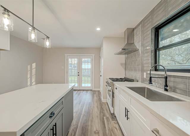 Property at 2111 Nina Lee Ln, Houston, TX 77018, 4 beds, 2 baths