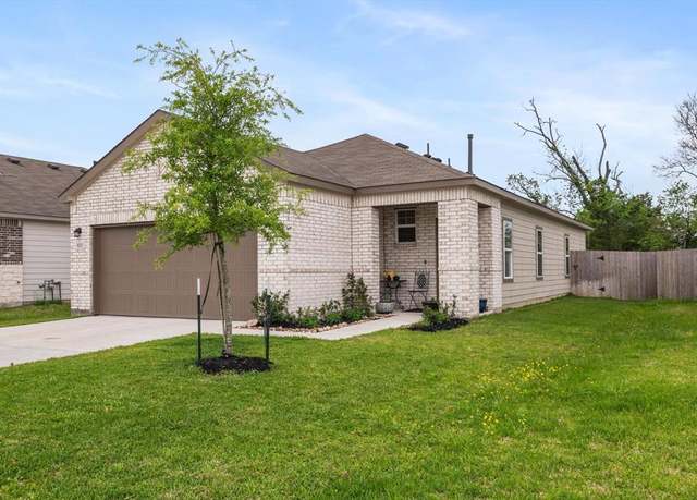 Property at 800 Westpointe Dr, Dayton, TX 77535, 3 beds, 2 baths