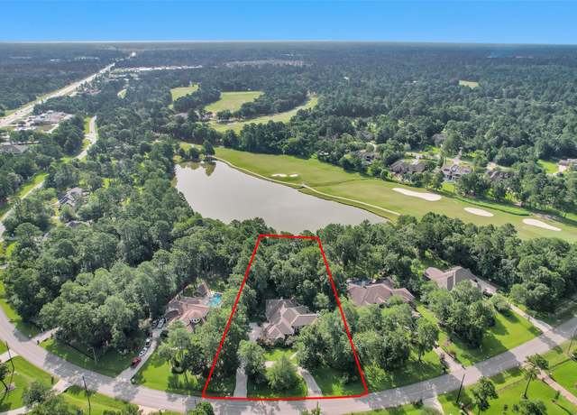 Property at 9511 Clubhouse Cir, Magnolia, TX 77354, 3 beds, 3.5 baths