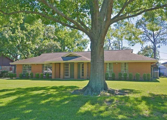 Property at 823 Timber Cove Dr, Seabrook, TX 77586, 3 beds, 2 baths