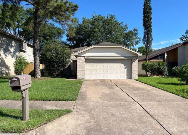 Property at 10550 Walnut Glen Dr, Houston, TX 77064, 3 beds, 2 baths