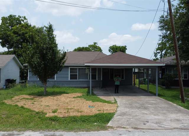 Property at 4215 East Ln, Houston, TX 77026, 3 beds, 2 baths