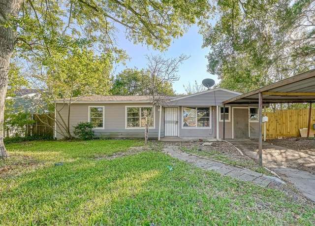 Property at 5102 Lyndhurst Dr, Houston, TX 77033, 5 beds, 2.5 baths