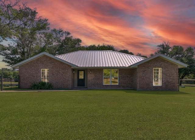 Property at 4 Crute Dr, Huntsville, TX 77320, 4 beds, 2.5 baths