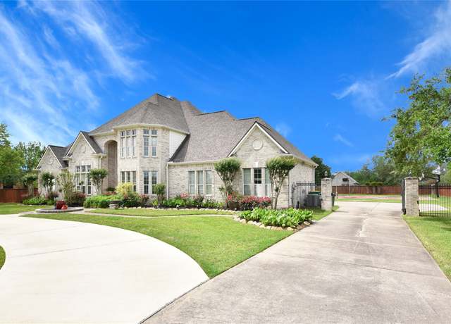 Property at 1904 Stonegrove Ct, Pearland, TX 77581, 5 beds, 4.5 baths