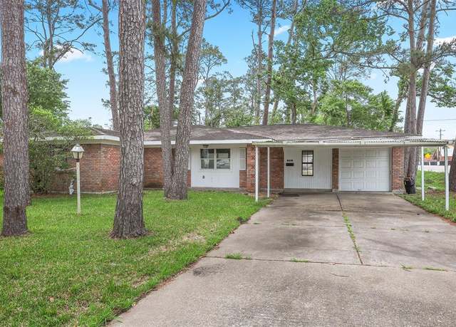 Property at 3702 Bayou Cir, Dickinson, TX 77539, 4 beds, 2.5 baths